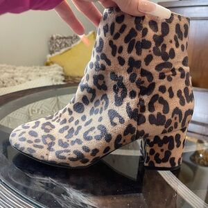 Trendy Suade Heeled Boots with Classic Silhouette leopard print 10​​